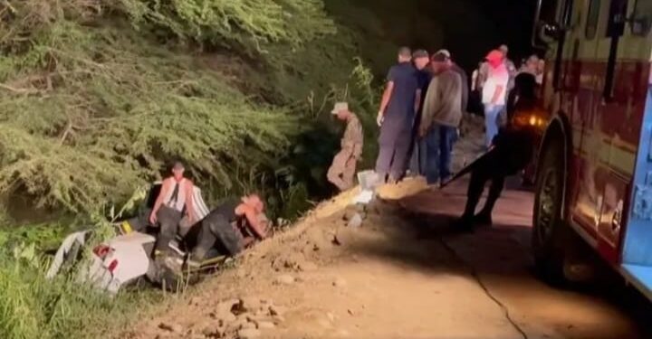 Mueren 13 haitianos al caer vehículo en un canal de riego en Valverde