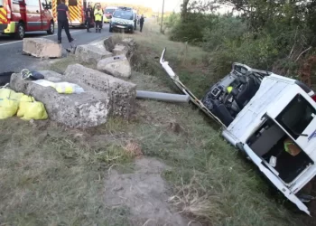 Muere un niño y cuatro resultan heridos en un accidente de un minibús escolar en Francia