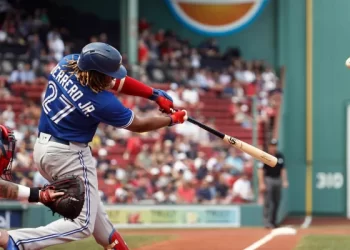 Vladimir Guerrero Jr. brilla con jonrón en su debut al derrotar a Medias Rojas