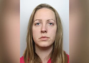 Enfermera Británica enfrenta la justicia por muerte de 7 bebés