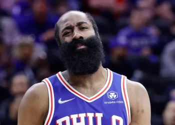 Multan a Harden con 100.000 dólares por criticar al presidente de los Sixers