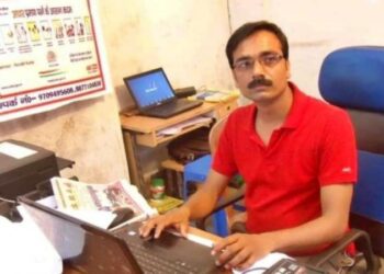 Asesinan periodista a tiros en su casa en India