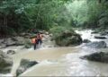 rescate de desaparecidos en rio Dos muertos y ocho desaparecidos por crecida de río Partido en Villa Trina