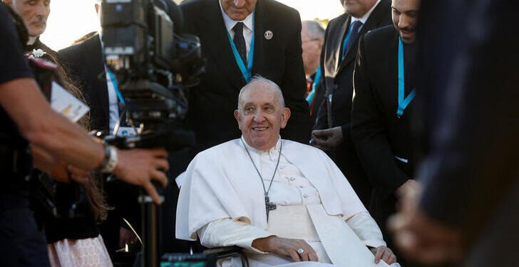 El Papa le hace frente a Macron al defender a los migrantes; “Ellos no invaden solo buscan hospitalidad”