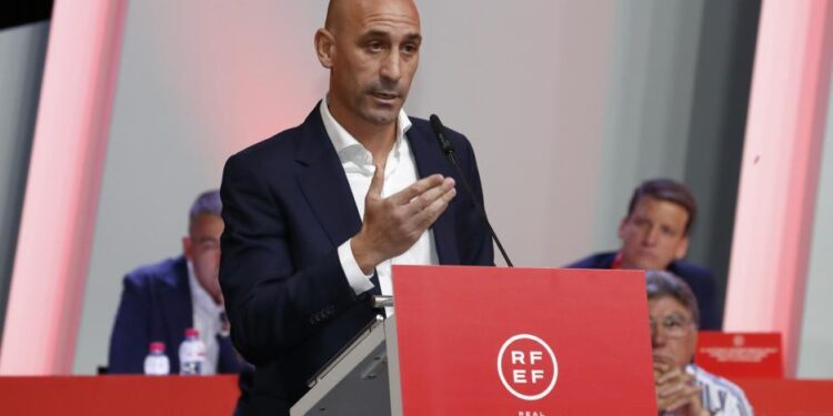 Rubiales asegura que el beso a Hermoso fue consentido