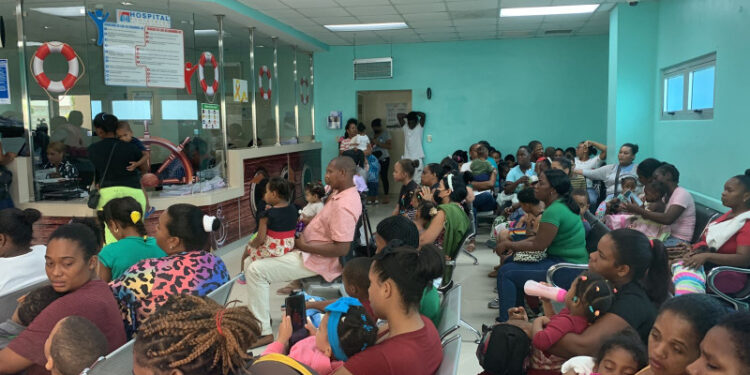 Emergencia del Hugo Mendoza Repleta de pacientes sospechosos de dengue
