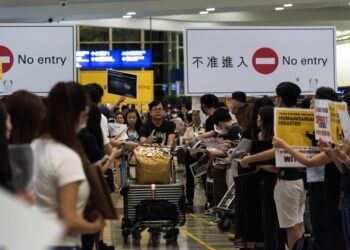 Cientos de vuelos cancelados en Hong Kong y Guangdong a medida que se acerca el tifón Saola a China