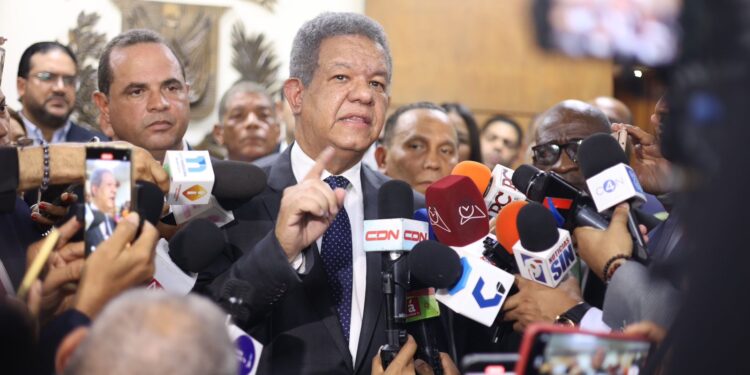 Leonel plantea ir a la OEA para detener construcción de canal en río Masacre