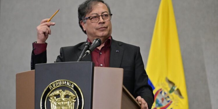 Investigan narcopiloto colombiano por vínculos en campaña del presidente Petro