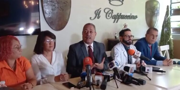 «Porque no representa de manera eficiente los intereses nacionales»: Nacionalistas piden interpelar a canciller Roberto Álvarez