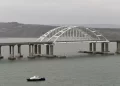 imagen archivo puente crimea 98 Rusia destruye tres drones marítimos ucranianos lanzados contra el puente de Crimea