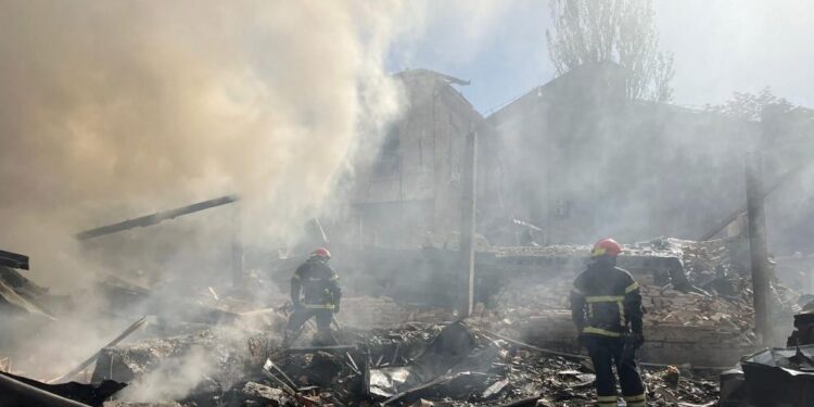 Un muerto y más de 70 heridos en ataque ruso