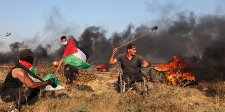28 palestinos heridos por fuego israelí durante enfrentamientos fronterizos