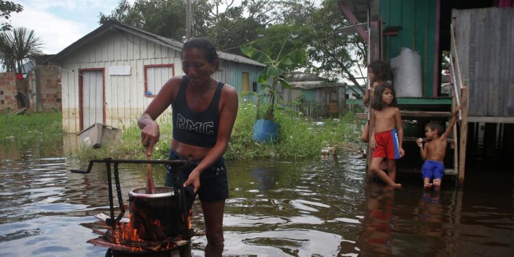 Perú: 10 departamentos en estado de emergencia por lluvias torrenciales