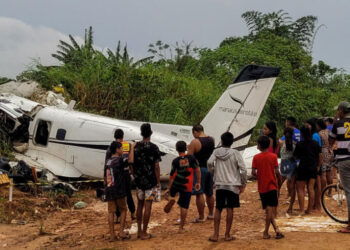 Mueren 12 personas tras estrellarse una avioneta en la Amazonía brasileña