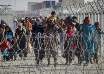 Pakistán deportará a más de 1,4 millones de ciudadanos afganos indocumentados