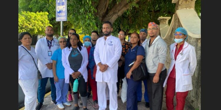 Médicos del hospital de la Policía denuncian tienen tres meses sin cobrar