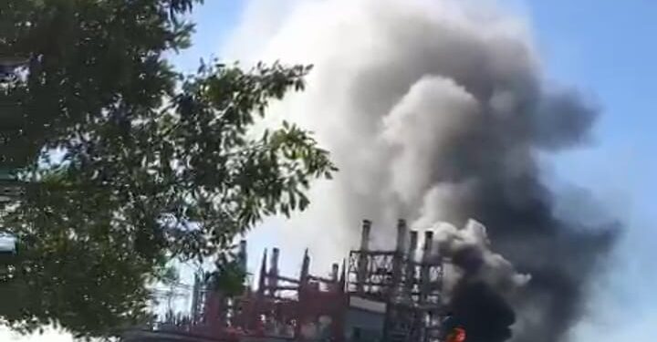 Por segunda vez se incendian barcazas de Los Negros en Azua; sigue la contaminación