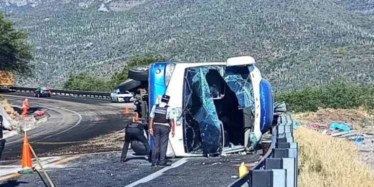 Fallecen 18 migrantes de Venezuela y Haití en accidente de carretera en México