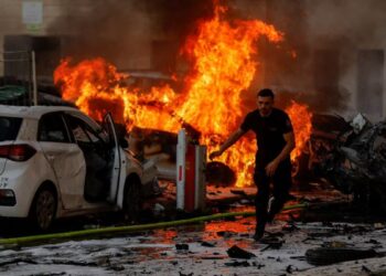 ¡Por aire, mar y tierra! Hamas lanza su mayor ataque contra Israel