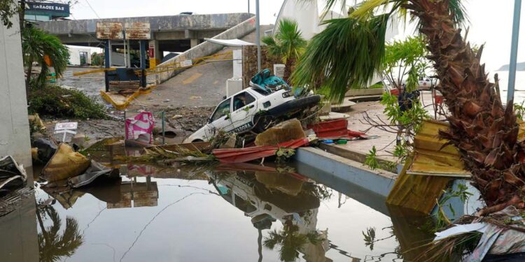 Autoridades de México confirman 27 muertos y 4 desaparecidos tras el paso del huracán Otis