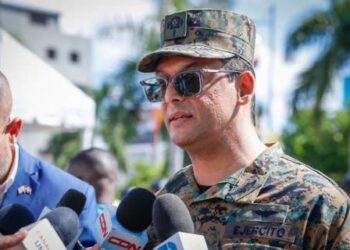 El presidente Abinader nombra al coronel Randolfo Rijo como director del INTRANT