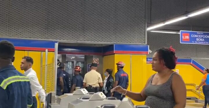 Usuarios se quedan atrapados en ascensor del Metro
