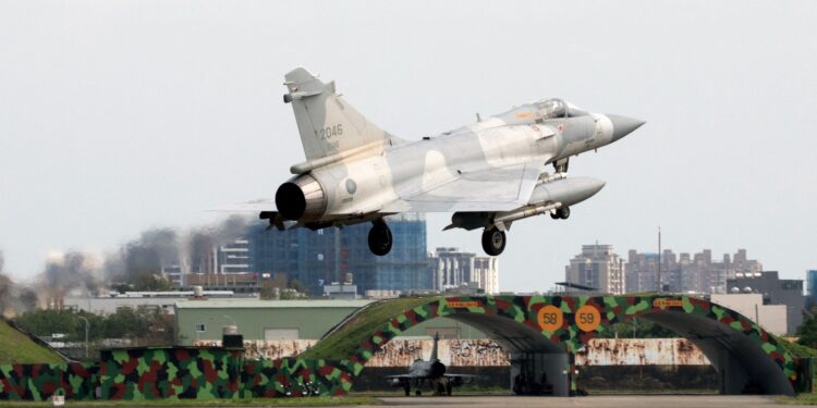 Taiwán detecta más de 10 aviones de guerra chinos en los alrededores de la isla