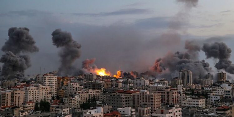 Israel bombardea otra escuela de la ONU en Gaza; hay 20 muertos