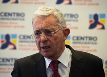 Citan al expresidente Álvaro Uribe a declarar por masacre ocurrida en 1997