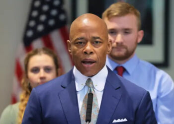 FBI incauta dispositivos electrónicos del alcalde de Nueva York, Eric Adams