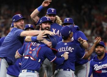 Rangers de Texas vencen a D’Backs de Arizona 5-0 y se coronan en la Serie Mundial de béisbol