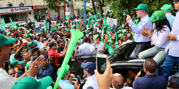 Leonel: “Nosotros sí sabemos honrar nuestros compromisos, a diferencia del PRM”