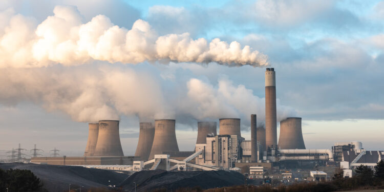 Emisiones mundiales de CO2 por uso de combustibles fósiles alcanzarán un nivel récord este año