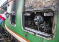 658167e04e3fe00e2413ae6a Cuatro muertos tras desconocidos incendiar tres vagones de tren en Bangladesh 
