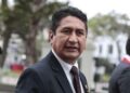 AF5QX6BKZBHUJOJC26LI5M2O2E Dictan 36 meses de prisión preventiva contra el prófugo líder del partido Perú Libre