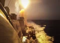 El destructor normericano USS Carney EE.UU. derriba decenas de drones de ataque y misiles disparados por los hutíes