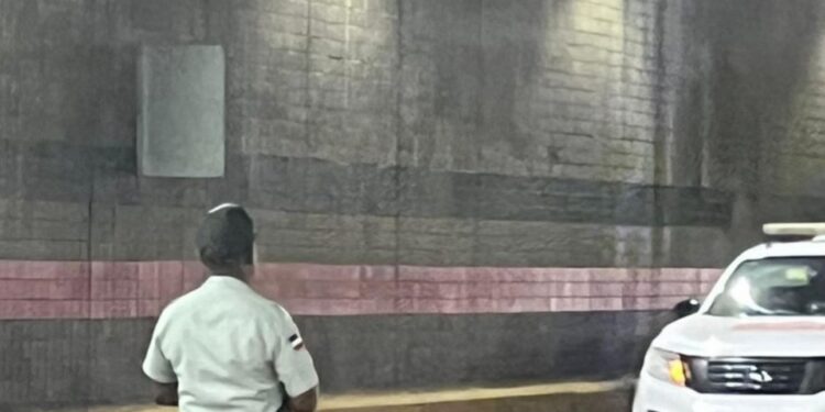 Se cae  parte  del techo del túnel de la 27 de Febrero