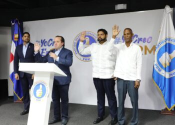 PRM juramenta a Eddy Montás, luego de renunciar al PLD