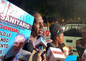 Comunitarios de Mata Gorda realizan vigilia frente al Ministerio de Medio Ambiente 