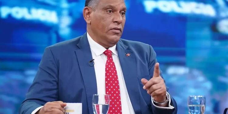 «Lo mejor es que se entregue», dice ministro de Interior y Policía de Kiko la Quema