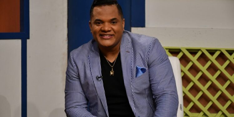 Salsero Alex Matos dice entregó su vida a Cristo hace 5 meses