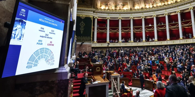 Aprueban la inclusión del aborto en la Constitución francesa 