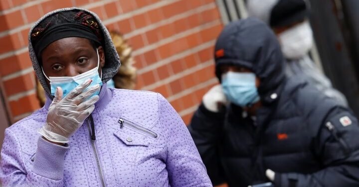 Hospitales en EE.UU. retoman el uso obligatorio de mascarillas 