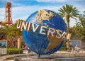 Universal Studios logo globe fountain monument Orlando Florida ¡Tiembla Disney! Universal Pictures es el estudio más lucrativo de 2023