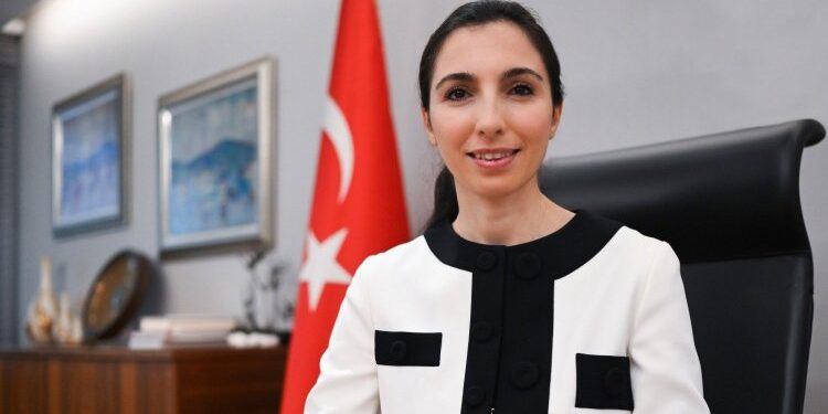 Renuncia la presidenta del Banco Central de Turquía, Hafize Gaye