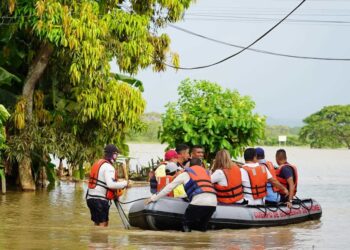 ¡Inundaciones azotan Ecuador! Hay más de 86.000 afectados