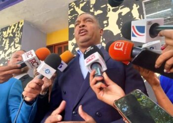 Gobierno compró 600 mil cédulas en elecciones municipales, denuncia senador Yvan Lorenzo