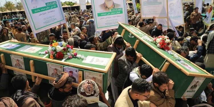 Mueren 17 rebeldes hutíes tras bombardeos de EE.UU. en Yemen