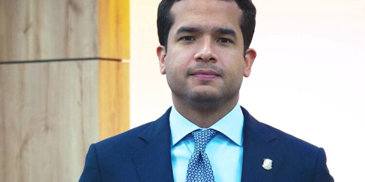 Omar Fernández ganaría la senaduría del DN con más del 50%, según encuesta